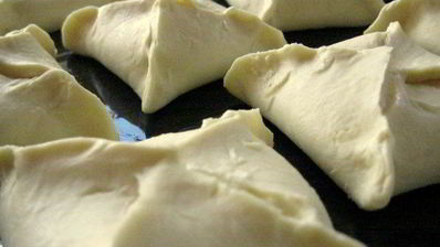 ватрушки из слоеного дрожжевого теста