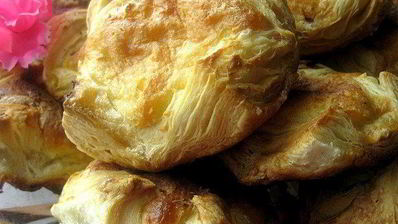 ватрушки из слоеного дрожжевого теста