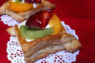 Ватрушки из слоеного теста с заварным кремом