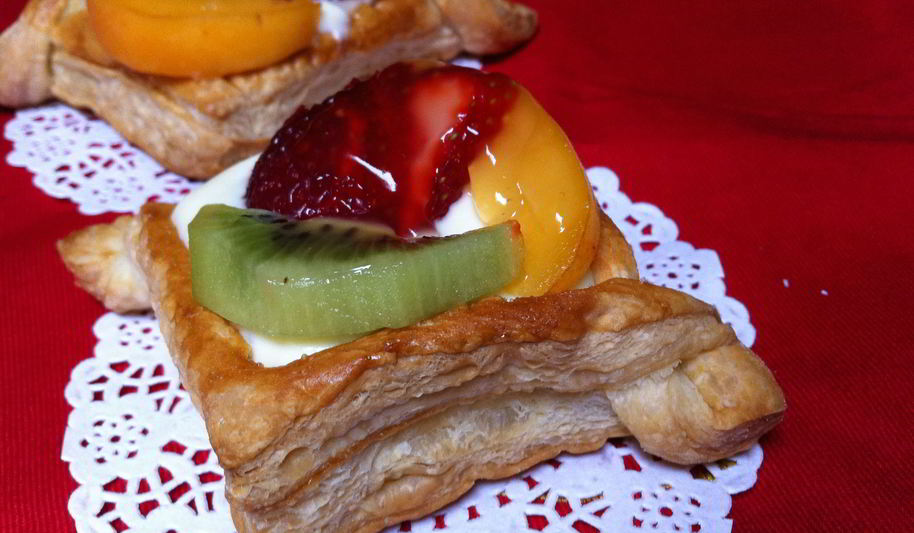 Рецепт ватрушек из слоеного теста с заварным кремом