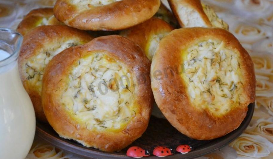 Рецепт ватрушек с копченым сыром и укропом из дрожжевого теста