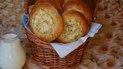 ватрушки с копченым сыром и укропом из дрожжевого теста