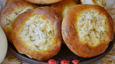ватрушки с копченым сыром и укропом из дрожжевого теста