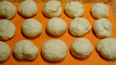 ватрушки с копченым сыром и укропом из дрожжевого теста