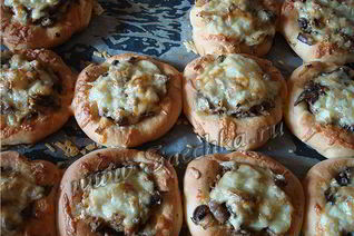 Ватрушки с курицей и грибами