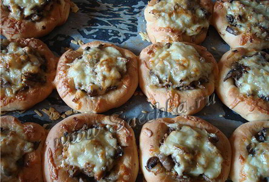 Ватрушки с курицей и грибами