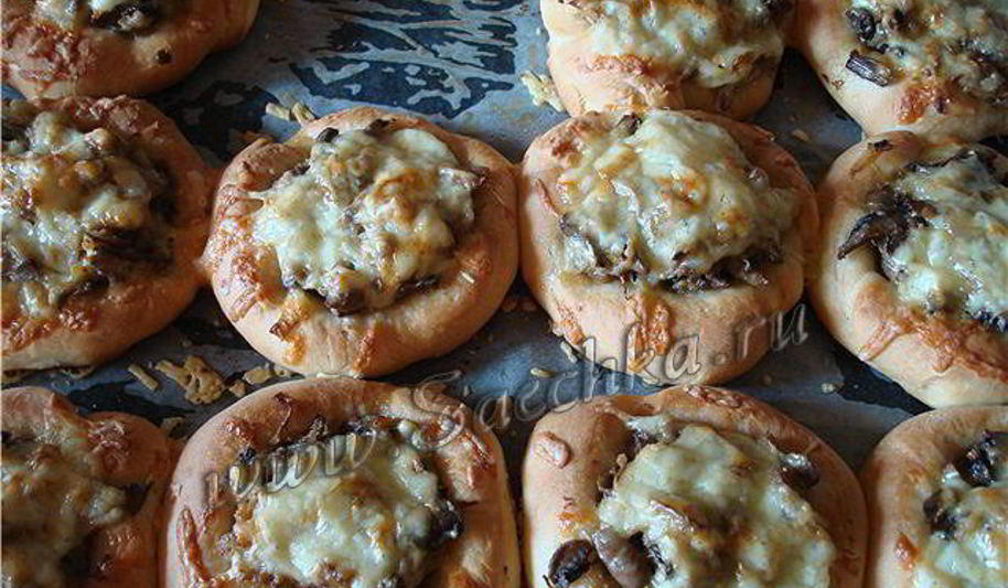 Рецепт ватрушек с курицей и грибами