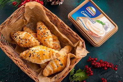 Закусочные мини-круассаны с красной рыбой