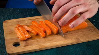 закусочные мини-круассаны с красной рыбой