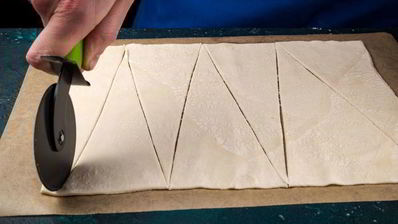 закусочные мини-круассаны с красной рыбой