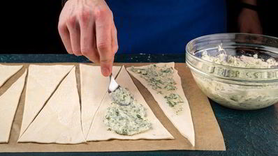 закусочные мини-круассаны с красной рыбой