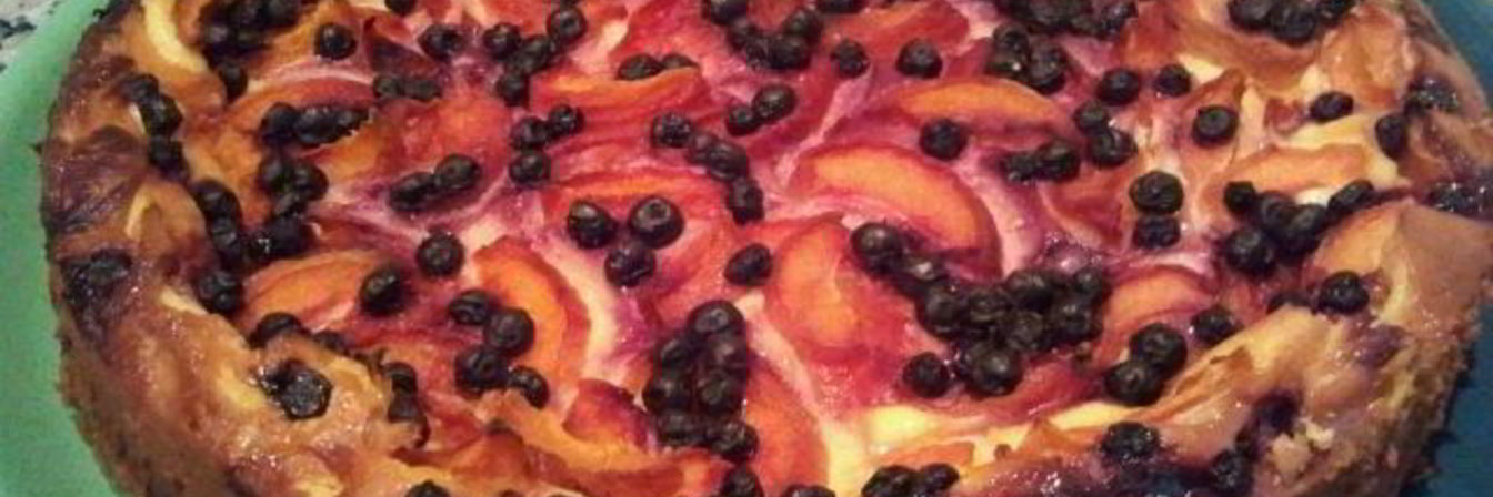 Чизкейк с абрикосами и черникой