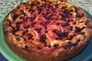 Чизкейк с абрикосами и черникой