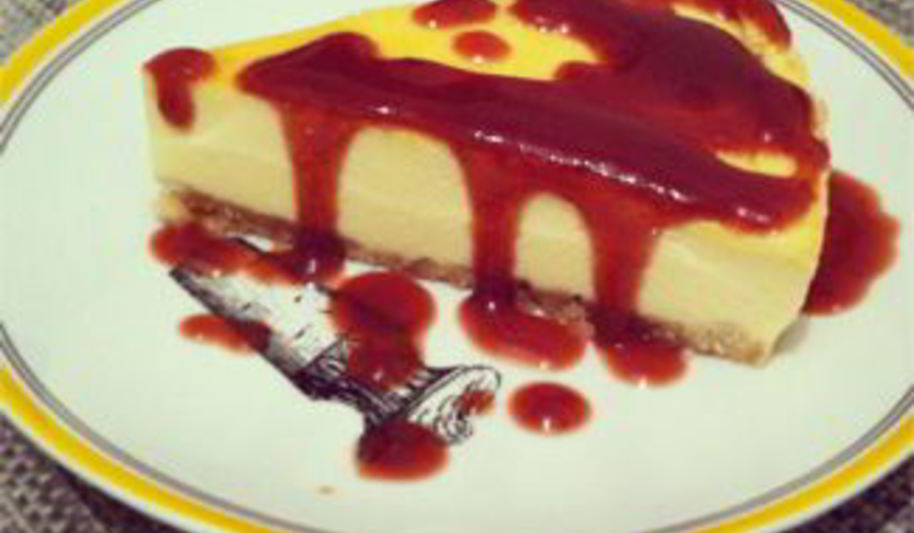 Рецепт чизкейка с клубничным соусом