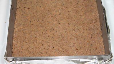 мясной чизкейк с соусом из брусники