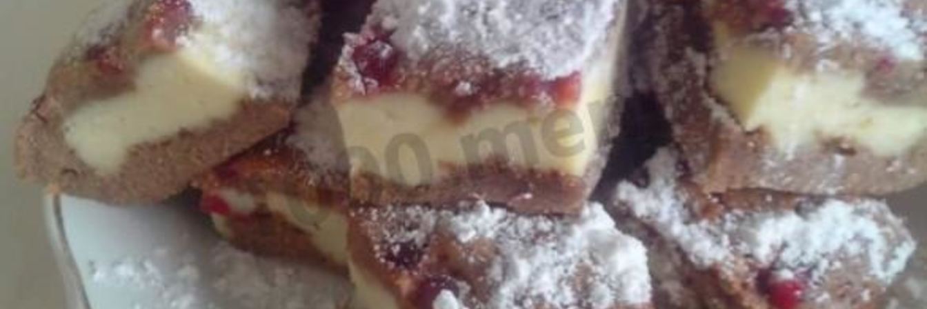 Шоколадно-творожный брауни-чизкейк с ягодами