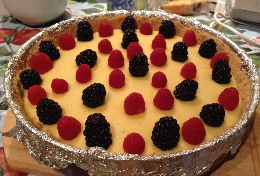 Ванильный чизкейк с ягодами на водяной бане