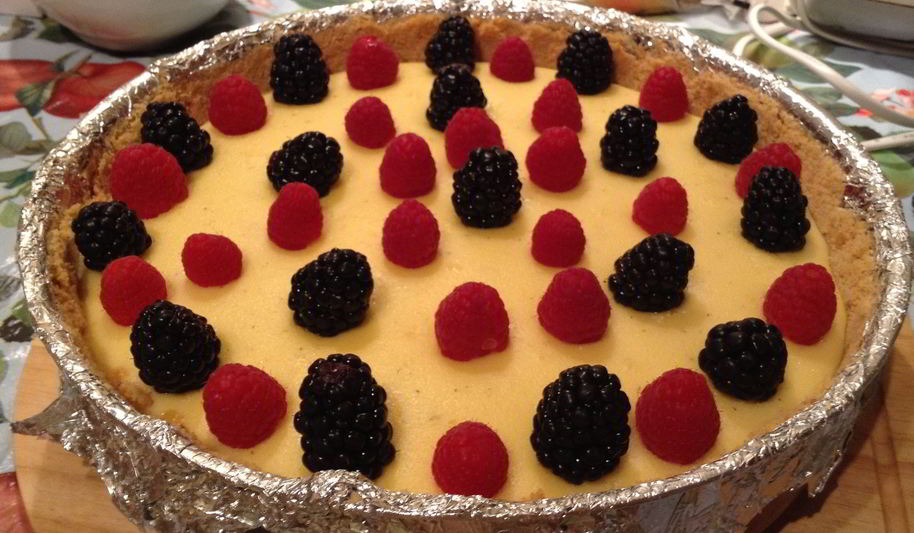 Рецепт ванильного чизкейка с ягодами на водяной бане