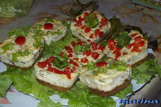 Закусочные миничизкейки с травами и пармезаном