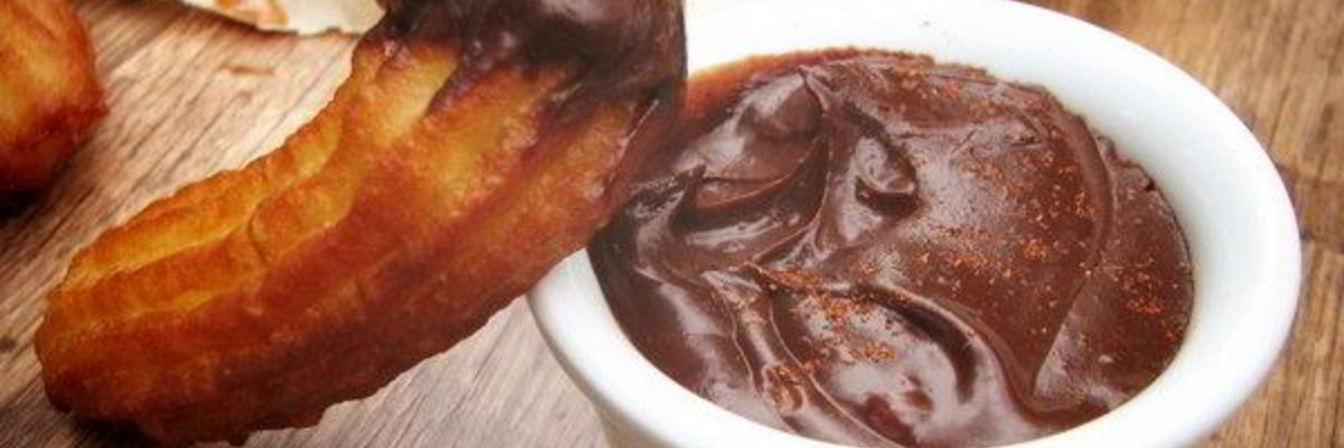 Чуррос с шоколадным соусом по-домашнему