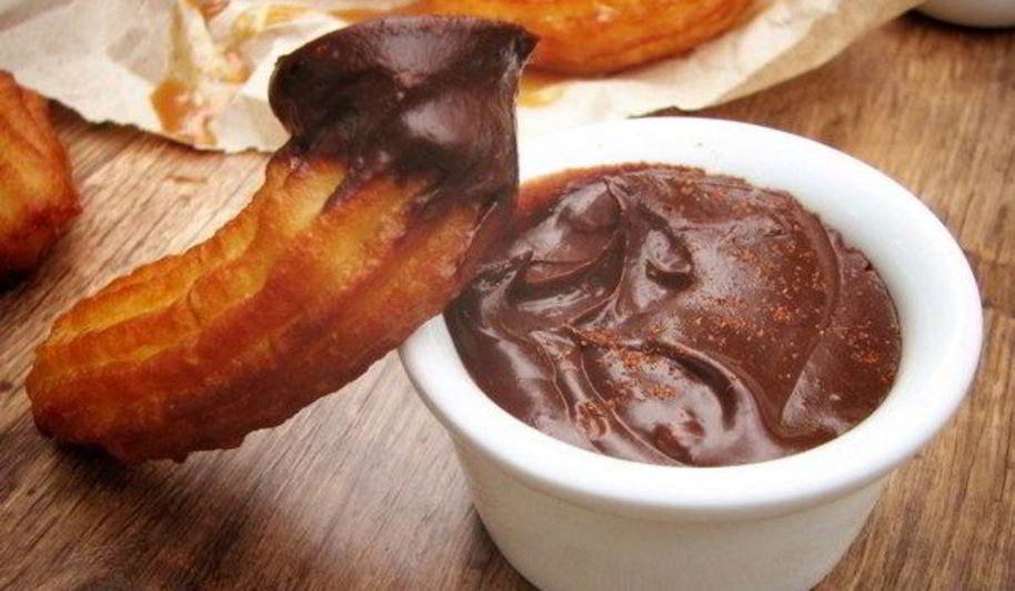 Рецепт чурроса с шоколадным соусом по-домашнему