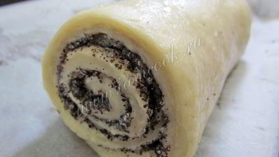 дрожжевые рулеты с маком и корицей