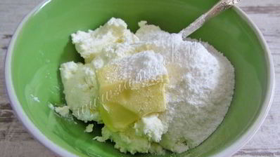 дрожжевые рулеты с маком и корицей