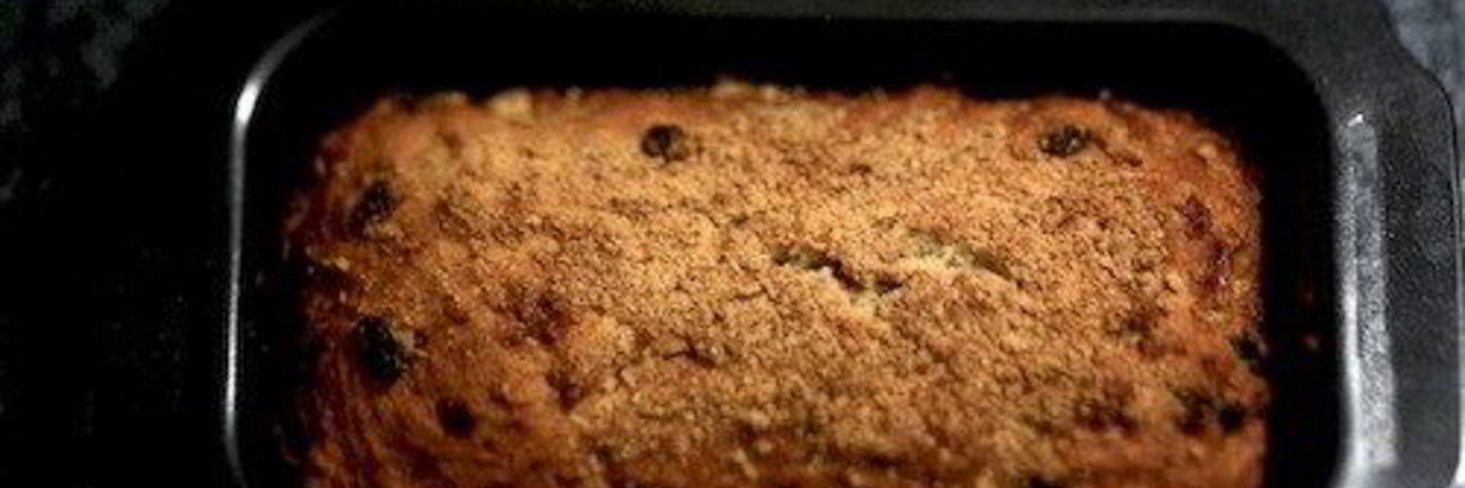 Банановый кекс с изюмом и миндалем