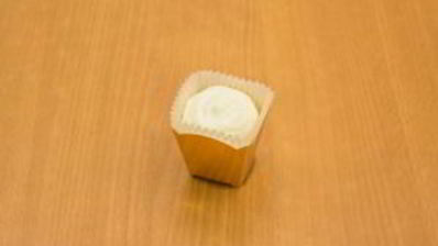 черемуховые кексы со сливочным кремом