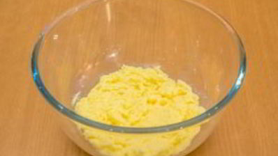 черемуховые кексы со сливочным кремом