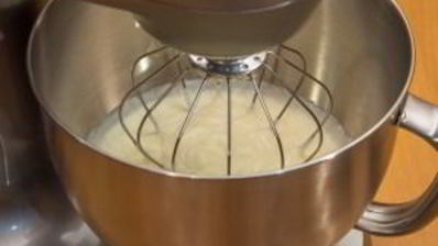 черемуховые кексы со сливочным кремом