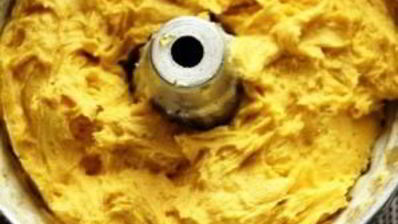 кекс с бразильским орехом, вареньем и шоколадом