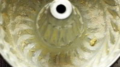 кекс с бразильским орехом, вареньем и шоколадом