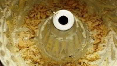 кекс с бразильским орехом, вареньем и шоколадом