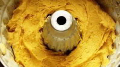 кекс с бразильским орехом, вареньем и шоколадом