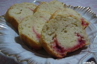 Кекс с клубничным вареньем