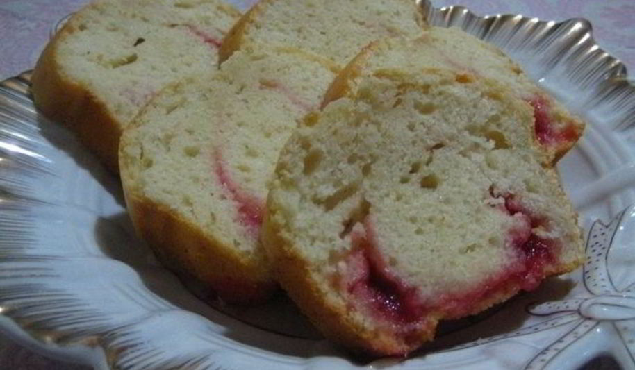Рецепт кекса с клубничным вареньем
