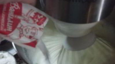 кекс с клубничным вареньем