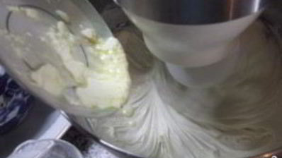 кекс с клубничным вареньем