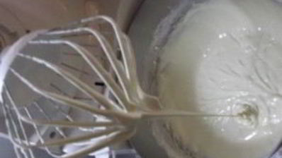 кекс с клубничным вареньем