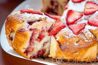 Кекс с клубникой в мультиварке