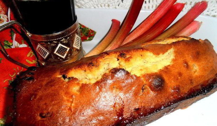 Рецепт кекса в карамели на подушке из ревеня