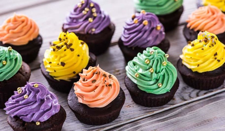 Рецепт кофейно-шоколадных капкейки с разноцветным кремом