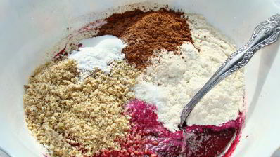 постный свекольный кекс с вишней