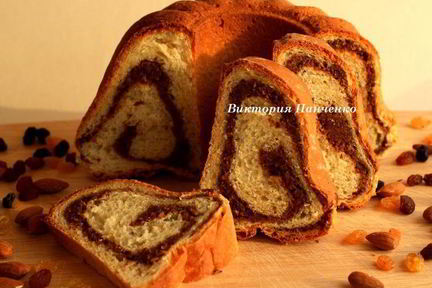 Сдобный кекс с изюмом и миндалем