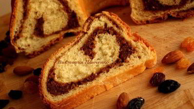 сдобный кекс с изюмом и миндалем