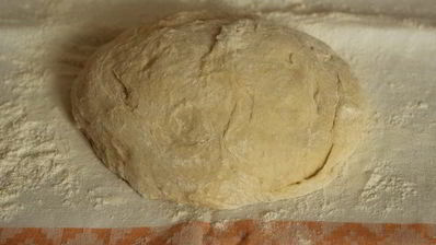 сдобный кекс с изюмом и миндалем