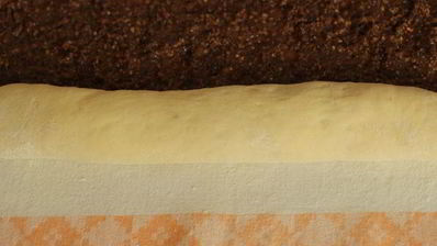 сдобный кекс с изюмом и миндалем