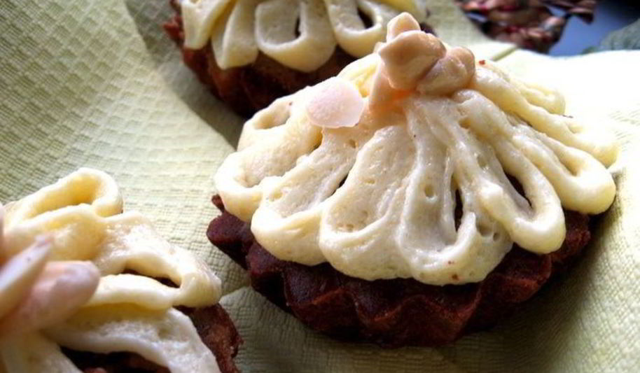 Рецепт шоколадна-ореховых капкейки с классической шапочкой