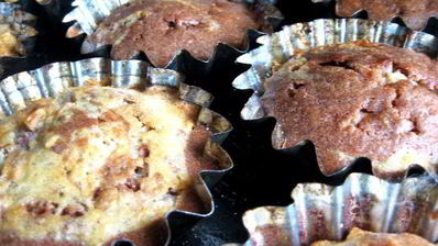 шоколадно-ореховые капкейки с классической шапочкой